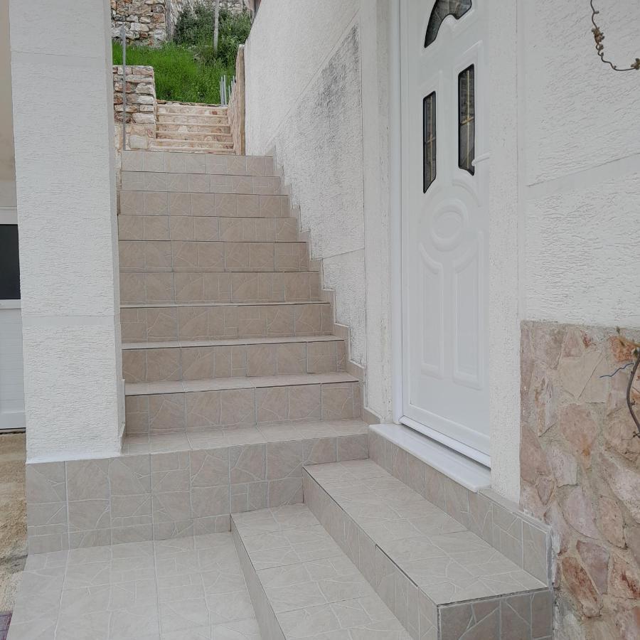 Denni'S Home Sarandë Buitenkant foto