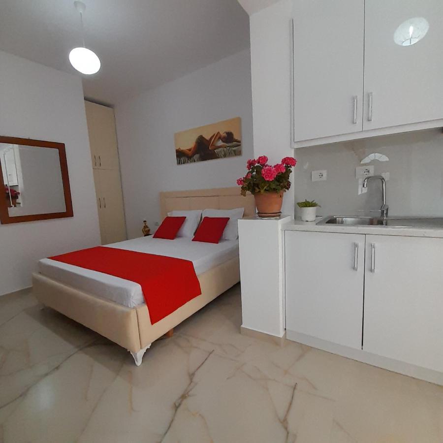 Denni'S Home Sarandë Buitenkant foto