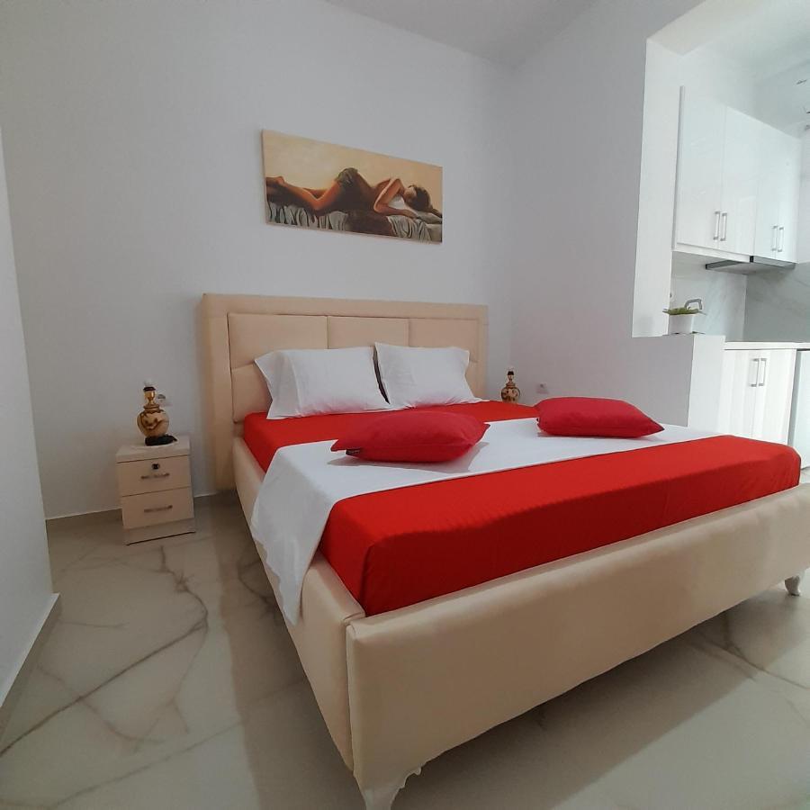 Denni'S Home Sarandë Buitenkant foto