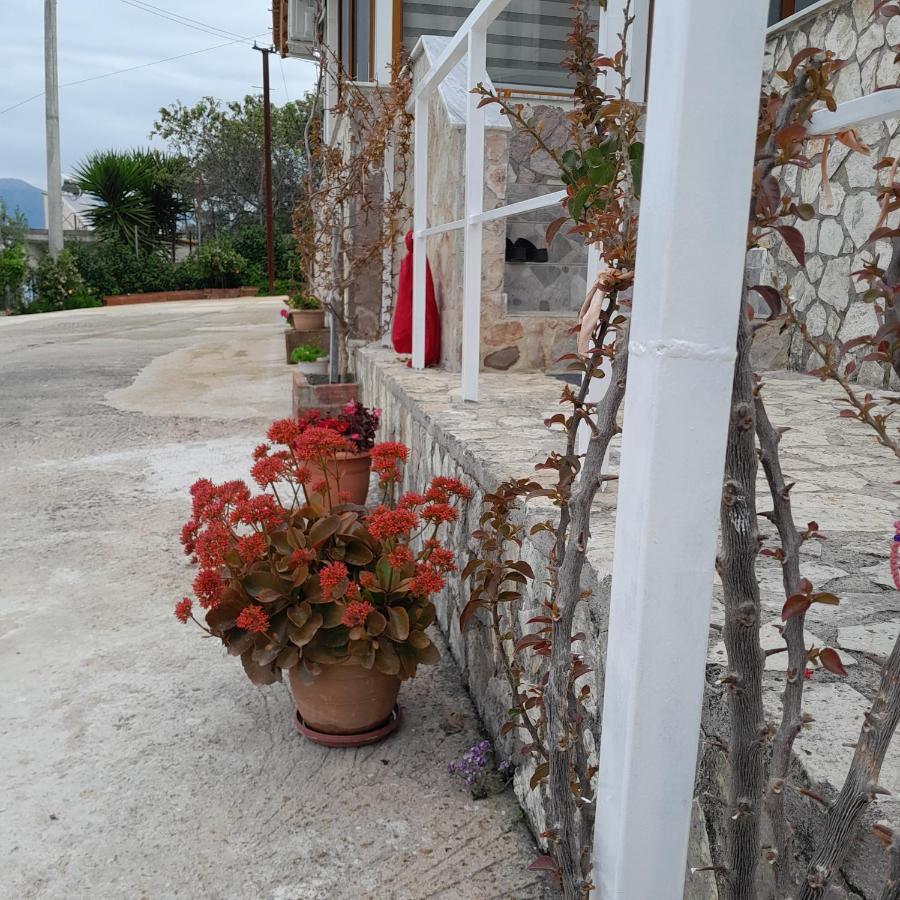Denni'S Home Sarandë Buitenkant foto