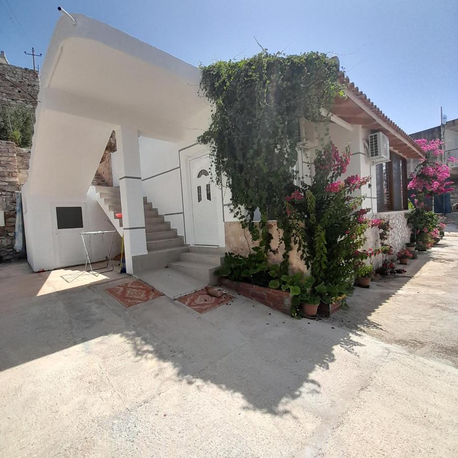 Denni'S Home Sarandë Buitenkant foto
