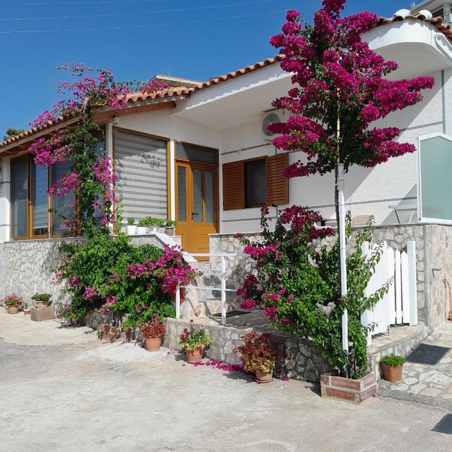 Denni'S Home Sarandë Buitenkant foto