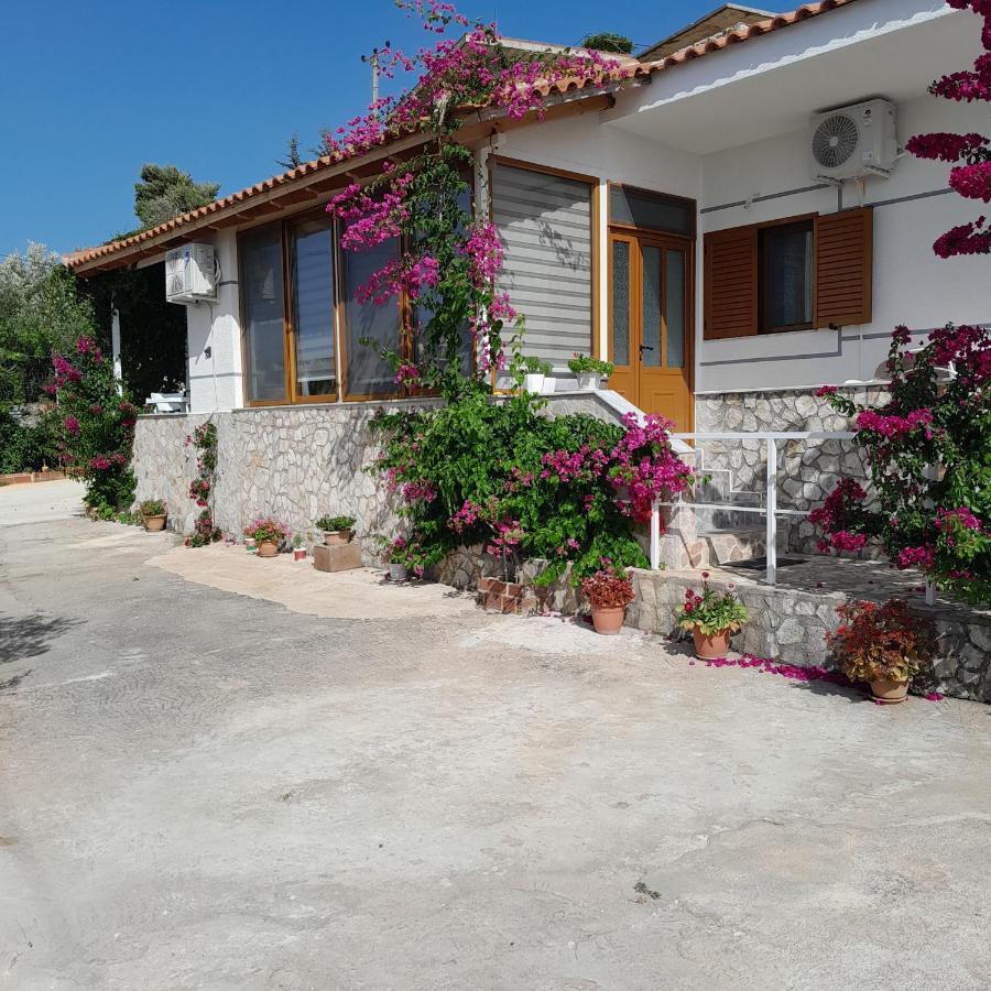 Denni'S Home Sarandë Buitenkant foto