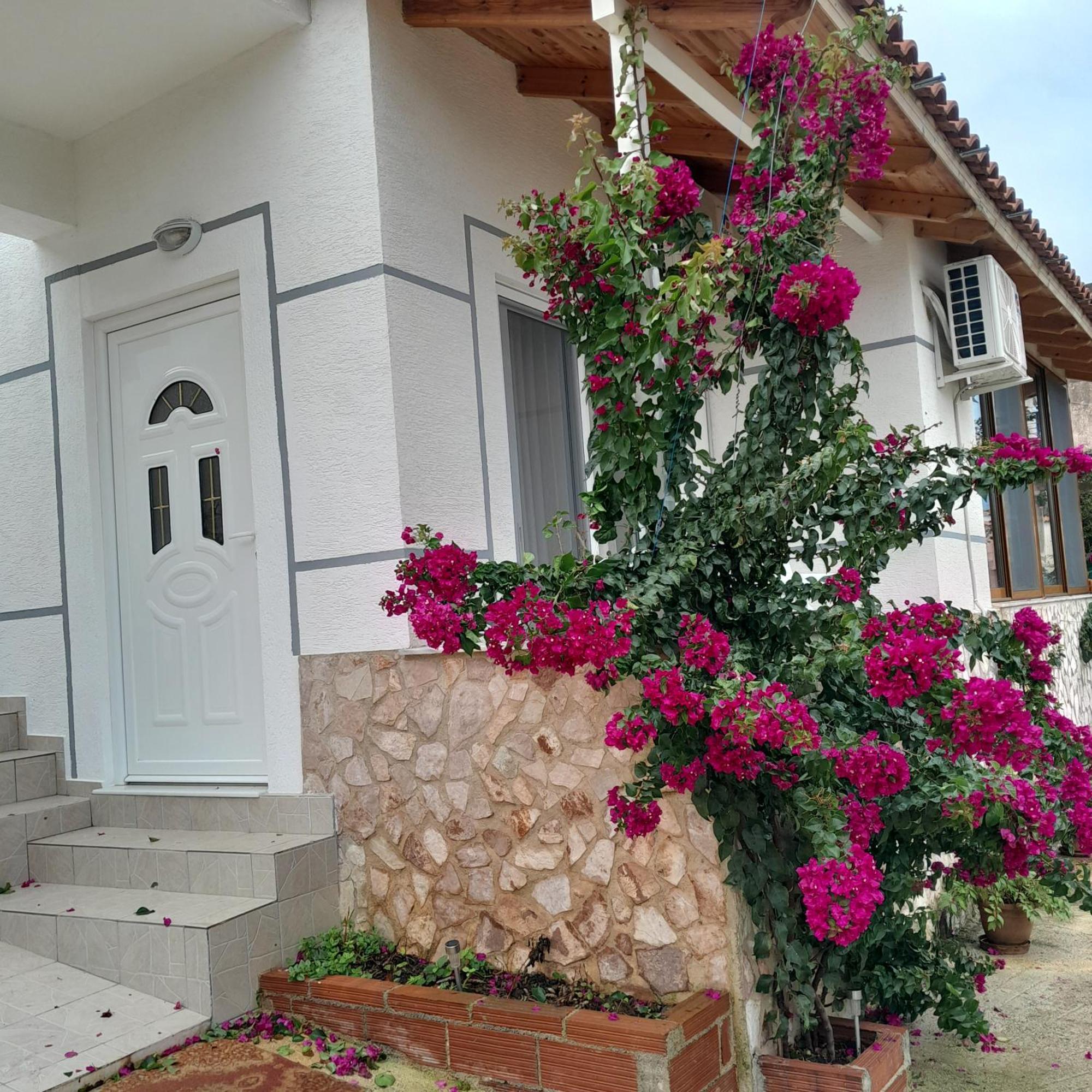 Denni'S Home Sarandë Buitenkant foto