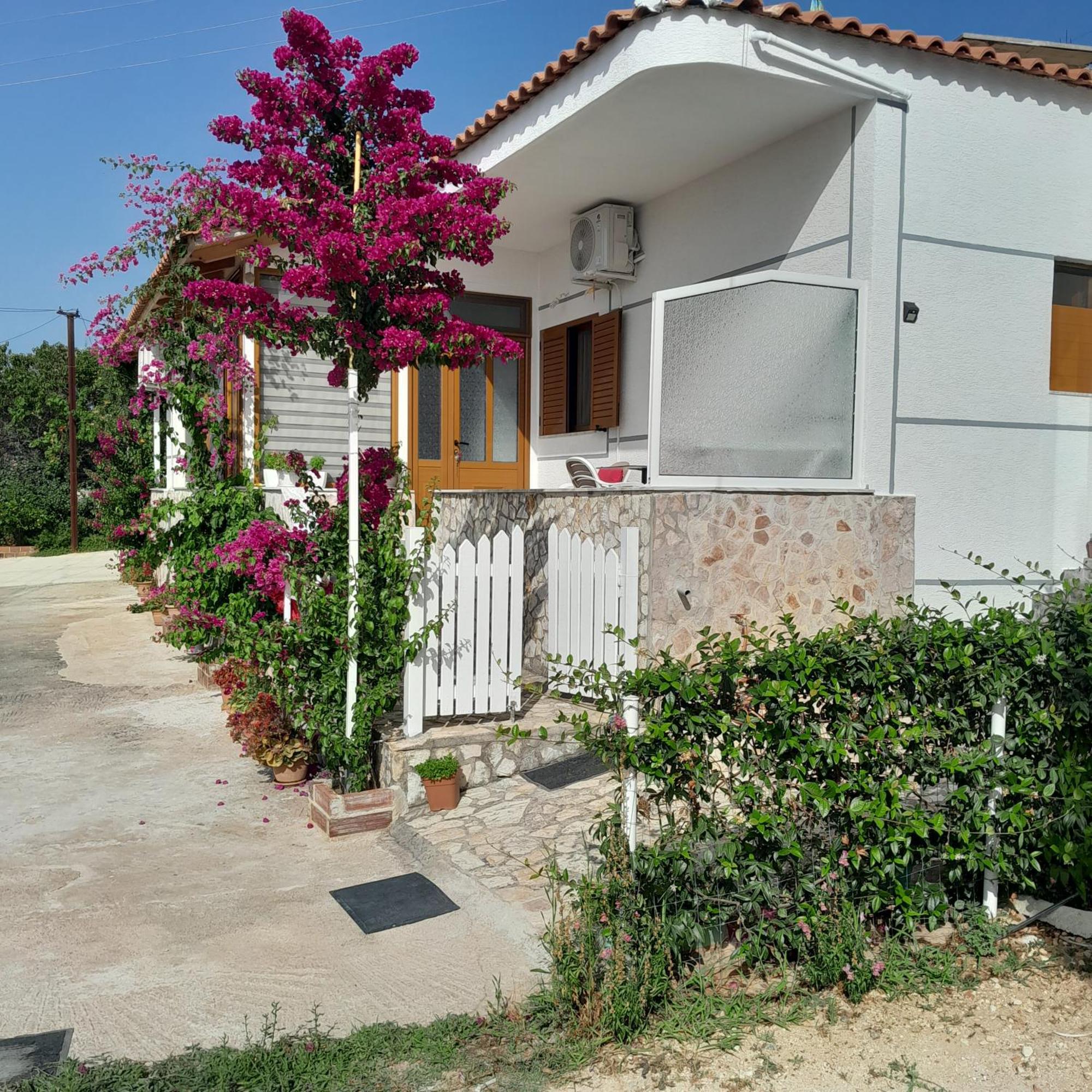 Denni'S Home Sarandë Buitenkant foto